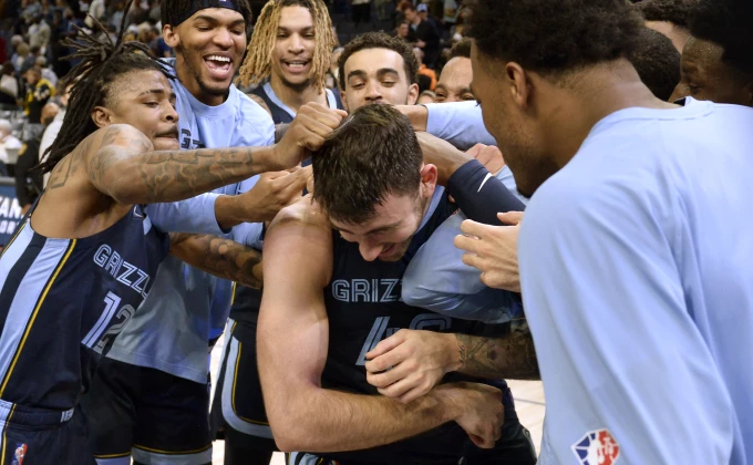 AP Photo/Brandon Dill